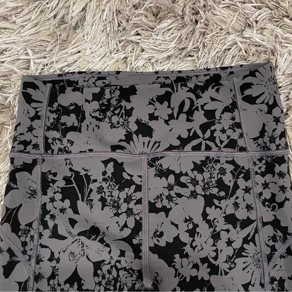 Lululemon In Movement Crop Leggings Black Gray Floral 4 - Picture 2 of 5